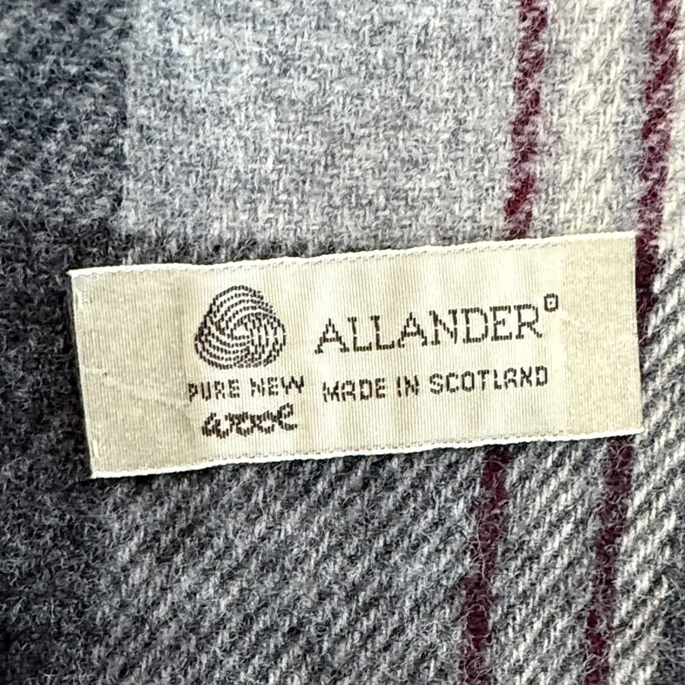 Allander Pure Wool Scarf in Charcoal
